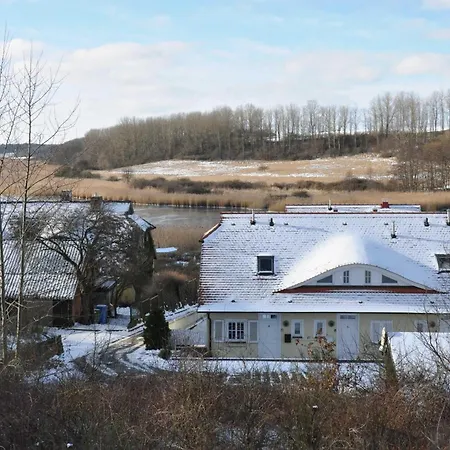 Holiday home Geraeumiges Mit Terrasse In Seedorf Baabe