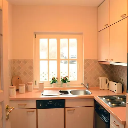 Holiday home Geraeumiges Mit Terrasse In Seedorf Baabe